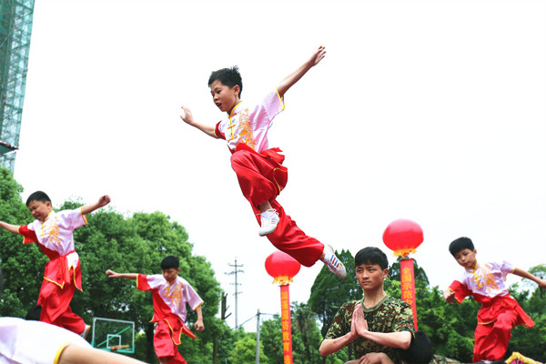 衡陽(yáng)市警備區(qū)首長(zhǎng)國(guó)教專干參觀衡東少年軍校